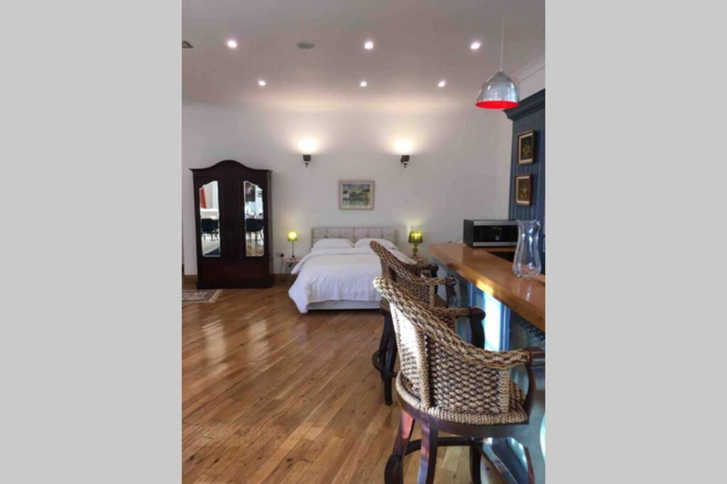 The Loft @ Clifden Bay Apartments Экстерьер фото
